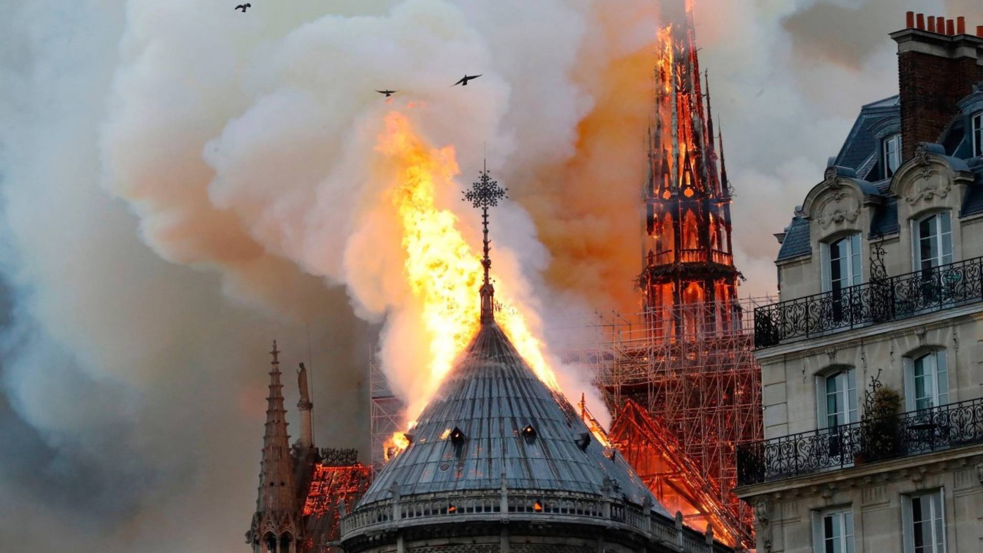 Hugo’nun ve Avrupa’nın İlham Kaynağı 'Notre-Dame Katedrali' Cayır Cayır Yandı