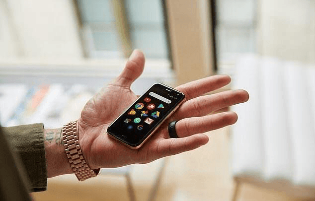 Dünyanın En Küçük Cep Telefonu Satışa Çıktı