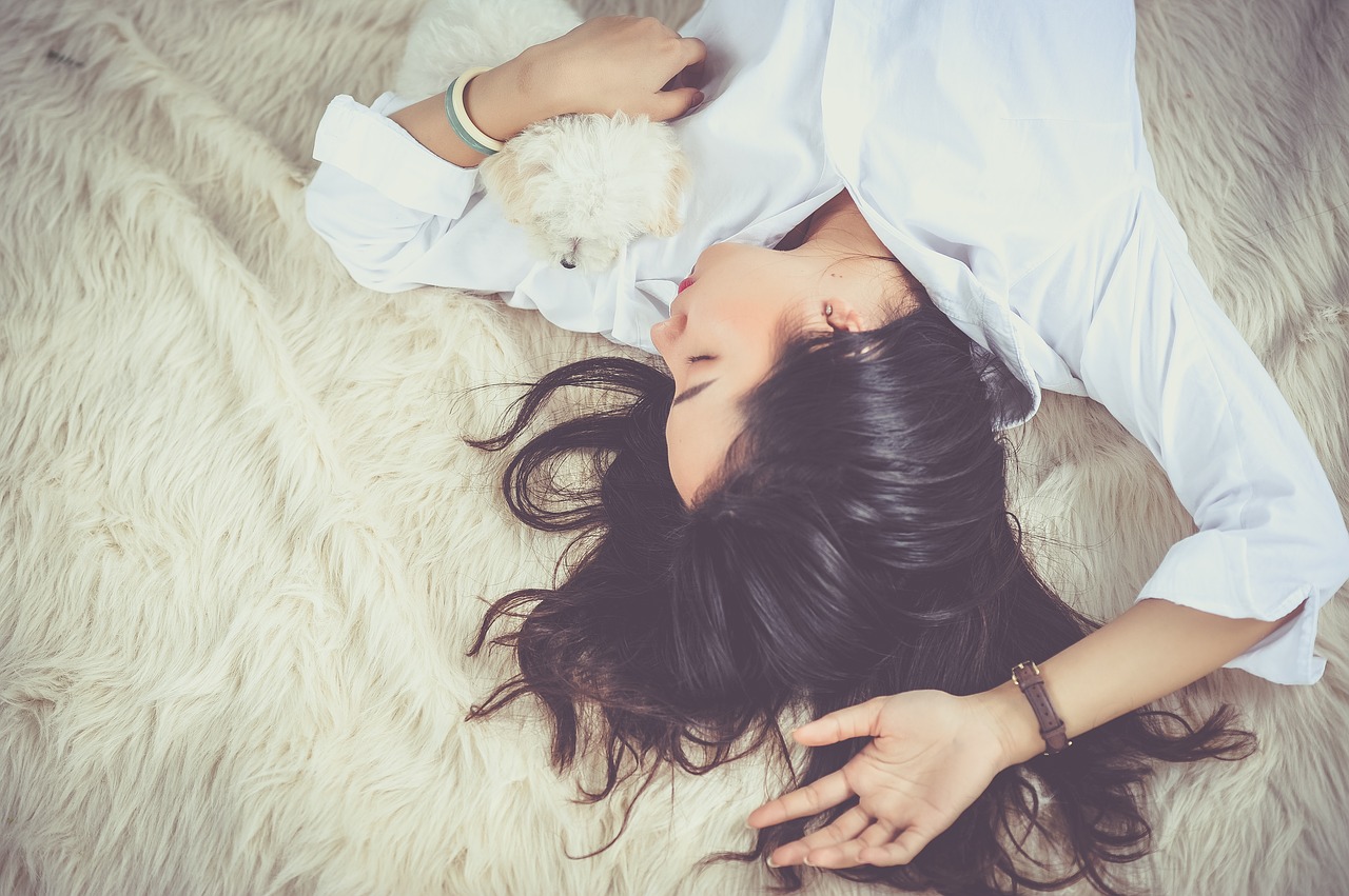 5 Madde ile Neden Kadınlar Erkeklerden Daha Fazla Uyumalı?
