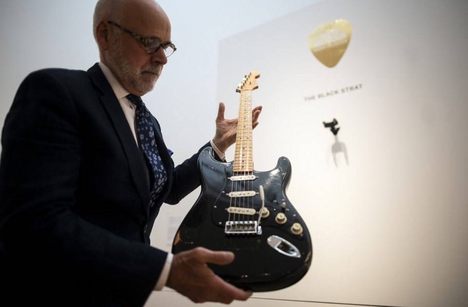 Efsane Müzisyen David Gilmour Gitarlarını 21 Milyon Dolara Bağışladı