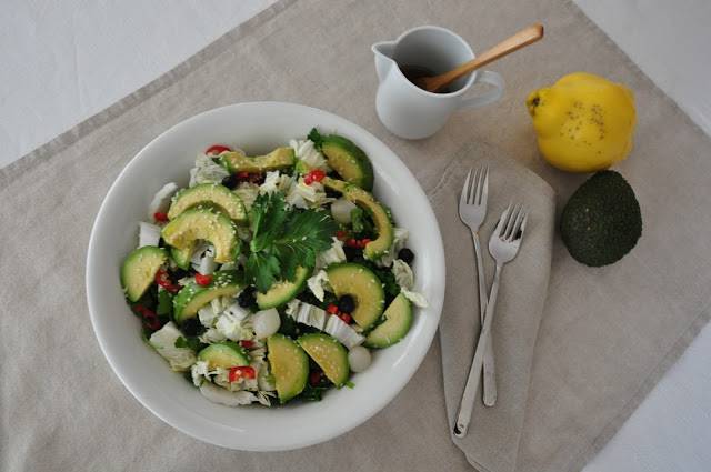 Yaz Aylarında İyi Gidecek Düşük Kalorili 8 Atıştırmalık avakodalı salata