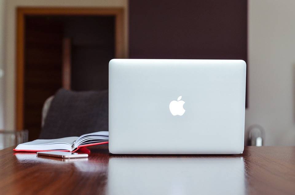 Apple, MacBook’un üretimini Bitirdi: Piyasadan Çekiyor