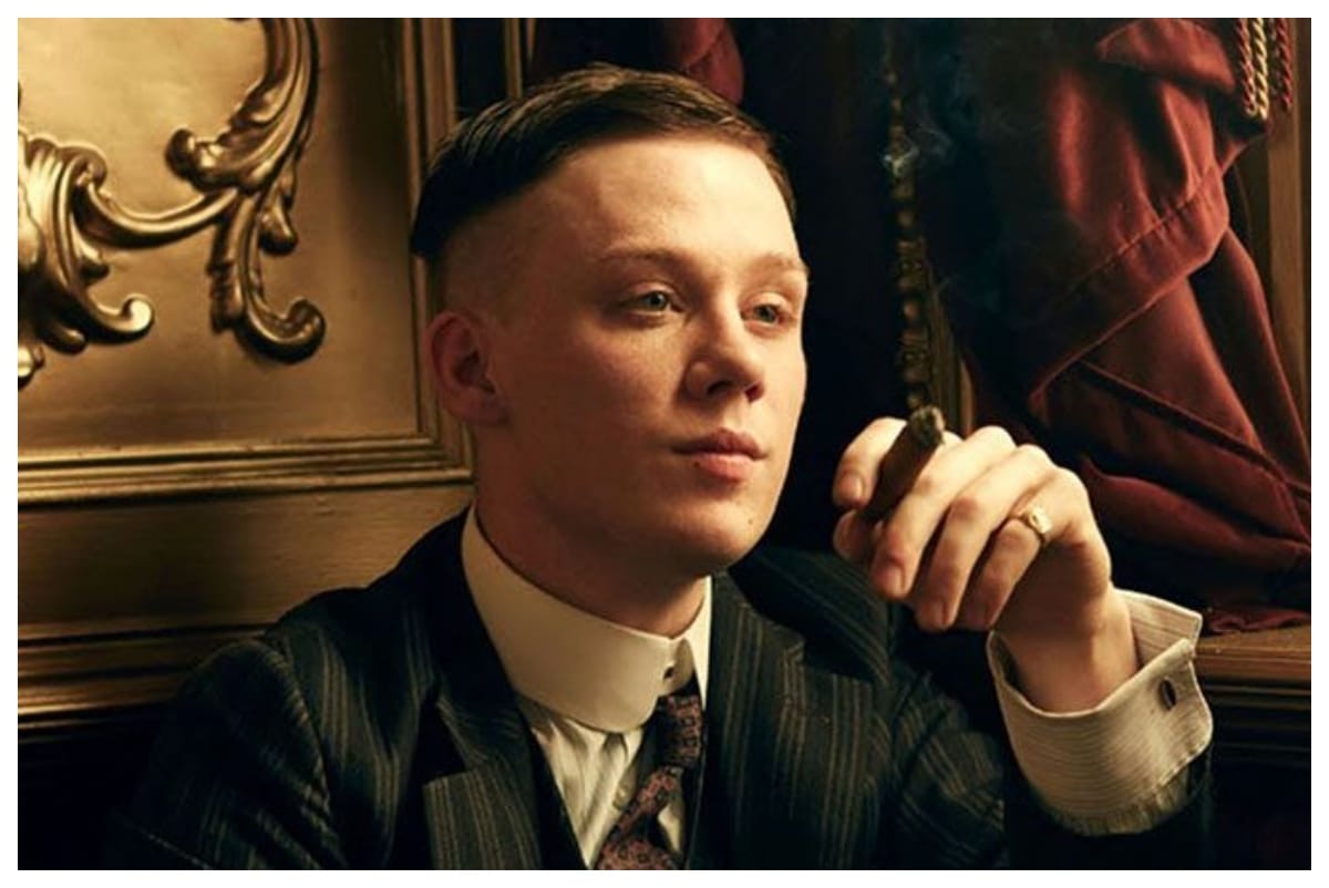 Tommy Shelby'nin haşarı kardeşidir.