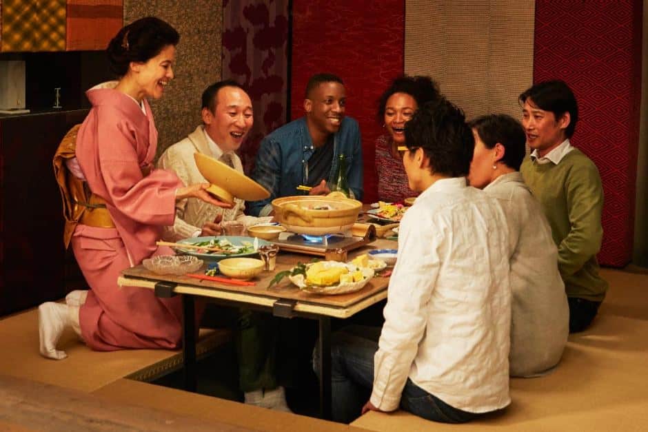 Japonya'da İnsanlar Neden Oturarak Yemek Yiyor?