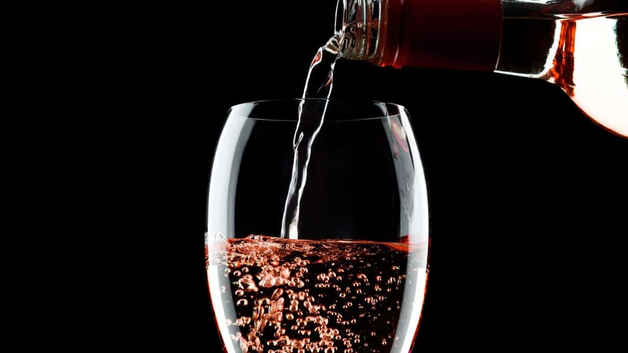 Rose Şarap Nedir ve Nasıl Yapılır? Rose Şarap Önerileri ve Özellikleri